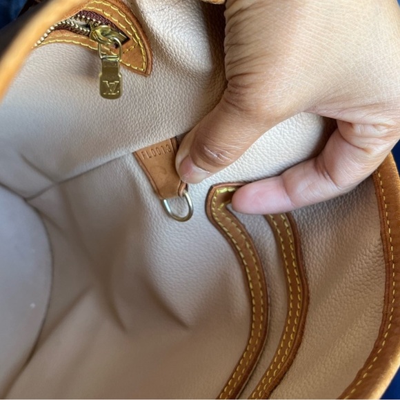 WOW POSHMARK - Authentic Louis Vuitton Bucket Bag - Picture 8 of 16